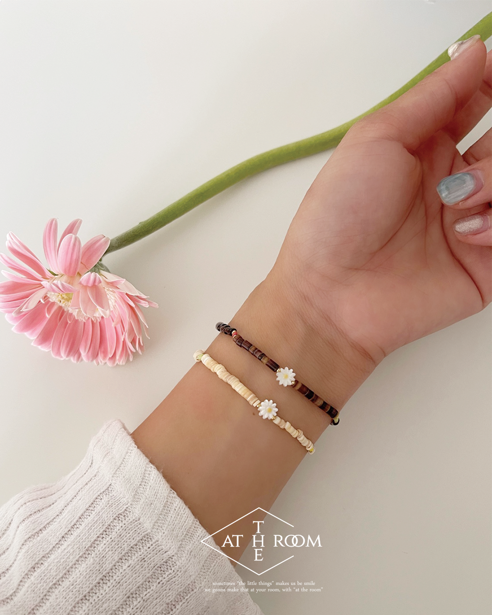 [자개] daisy wood beads bracelet (2color) 엣더룸