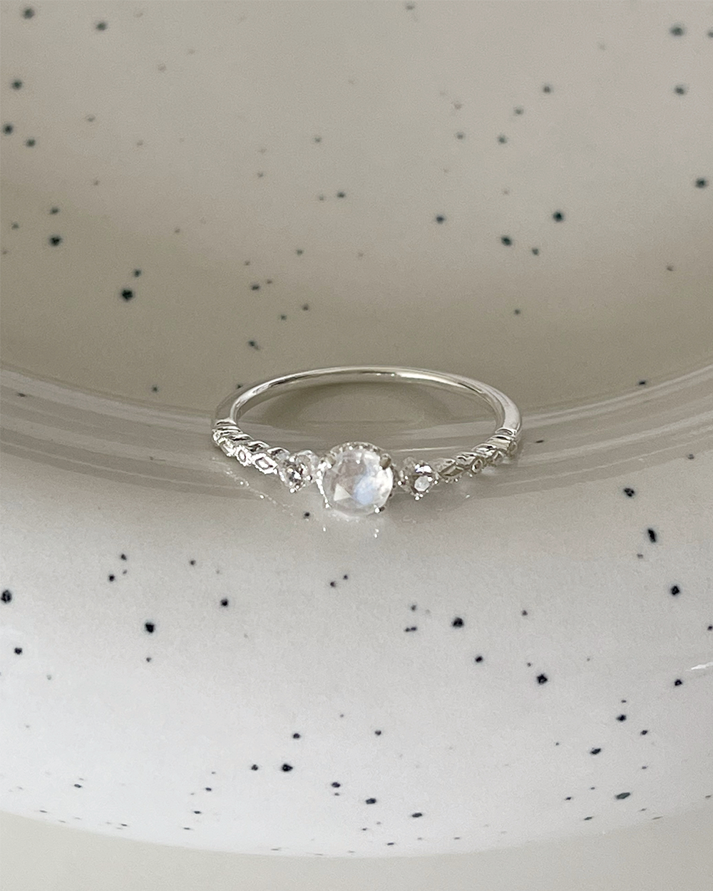 [92.5 silver, 천연원석] 문스톤 큐빅 포인트 반지 엣더룸